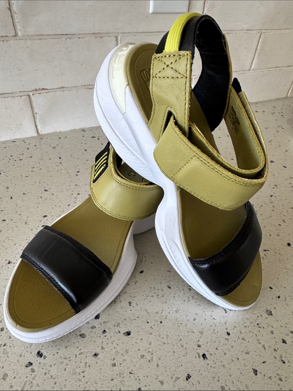 Sorel Explorer Blitz Stride Leather Olive Green and Black Sport Sandals Size 7